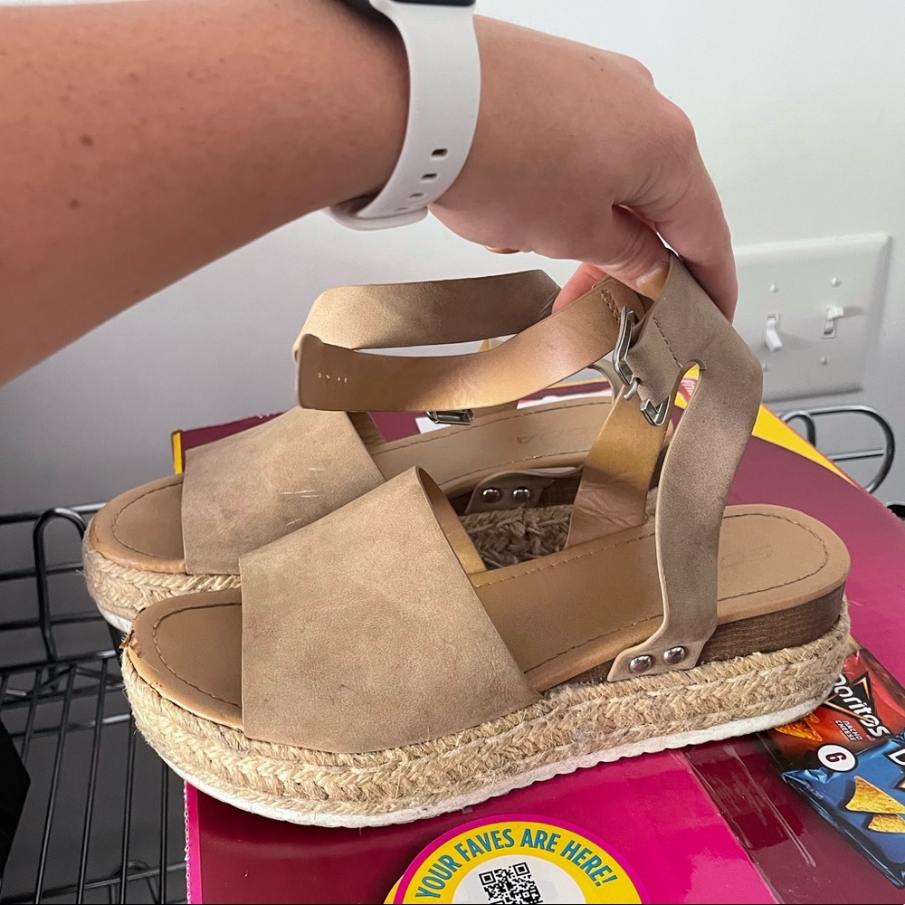Platform sandals - Picture 3 of 3